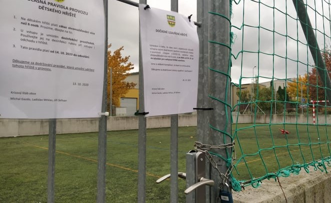 Obec doplnila informaci k uzavření hřiště U Kapličky